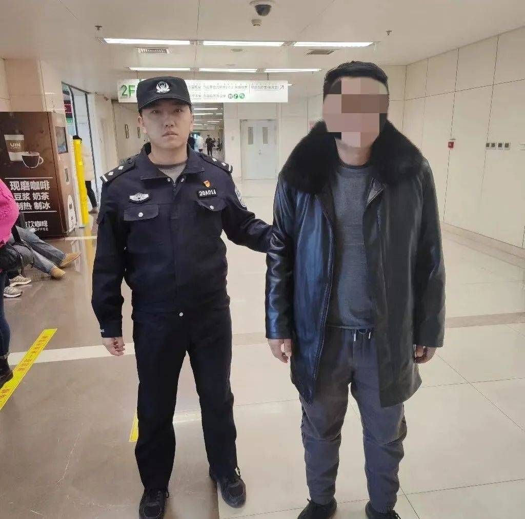 护士站偷了个“手机” 回家发现是“板砖”?警方:这是医院的“PDA”! 趁人不注意从医院顺走了一样“好东西”