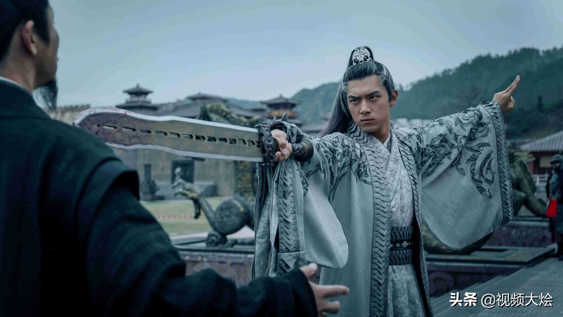 剑王朝在线观看免费观看完整版 剑王朝乞命开云手机站登录入口新人权益意思? 后来辞职投身文学创作
