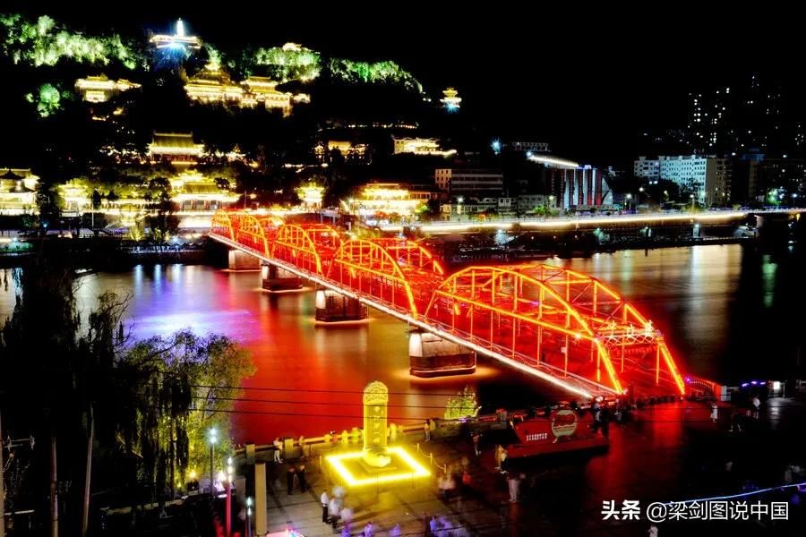 出来照片景深就是4公分左右