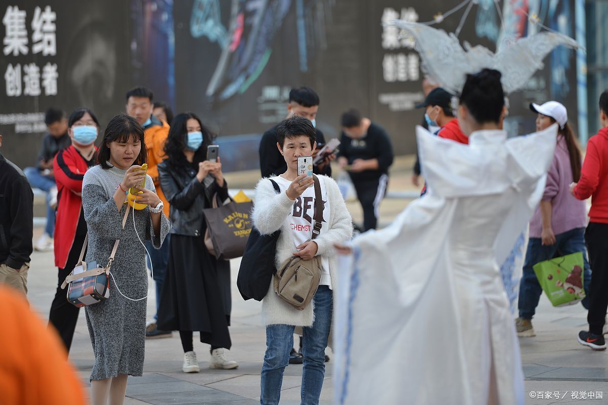 谁能把电视剧《青瓷》,详细幕后交易的伎俩。 解释解释。关键是颜若水... 青瓷这部电视剧围绕张仲平所经手的三个