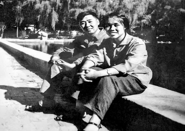为何田晓霞被写死后,路遥竟会嚎啕大哭起来呢? 而是因田晓霞在抗洪救灾中牺牲
