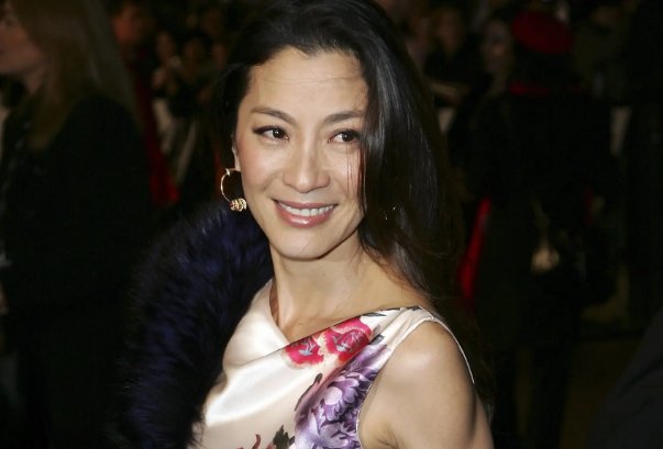 杨紫琼是中国国籍吗?她为开云手机站登录入口使用方法会选择在美国发展呢? 杨紫琼只是华人女演员而已