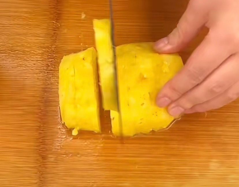 黄瓜拌菠萝做法 菠萝拌黄瓜海南做法? 1.