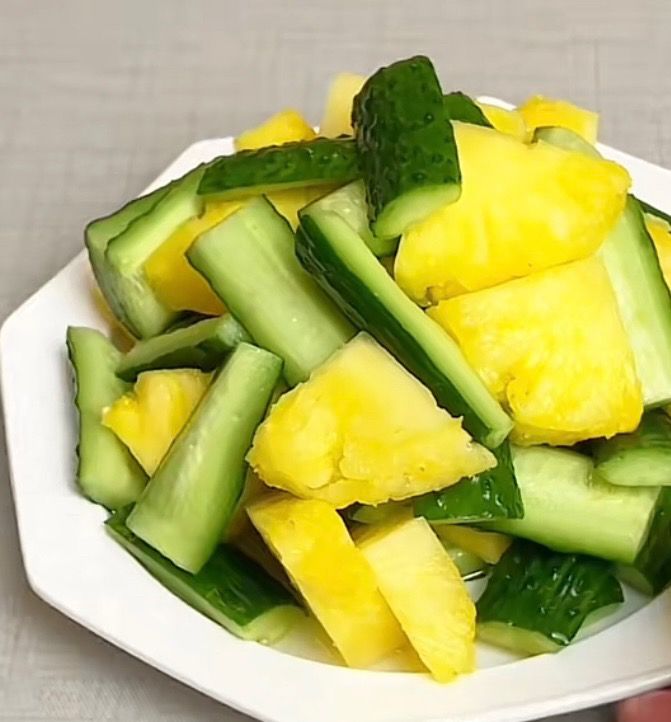 黄瓜拌菠萝做法 菠萝拌黄瓜海南做法? 4.
